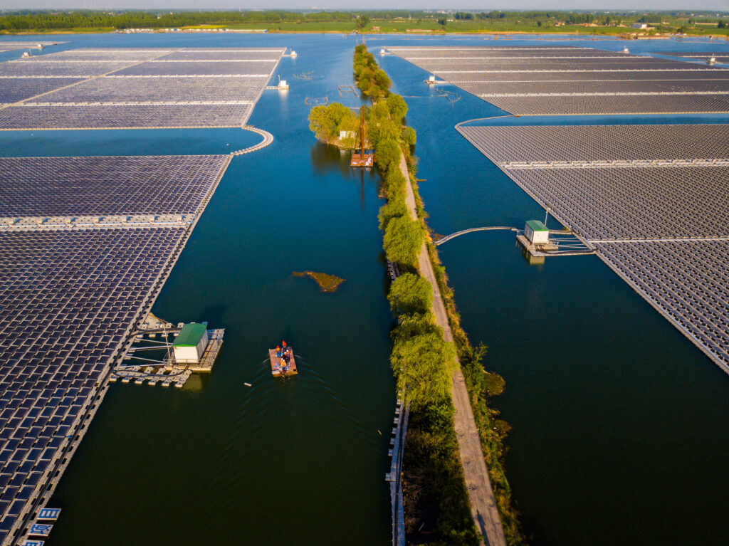 Coal mining subsidence transformed into floating solar energy farm in east China - Petróleo y Energía