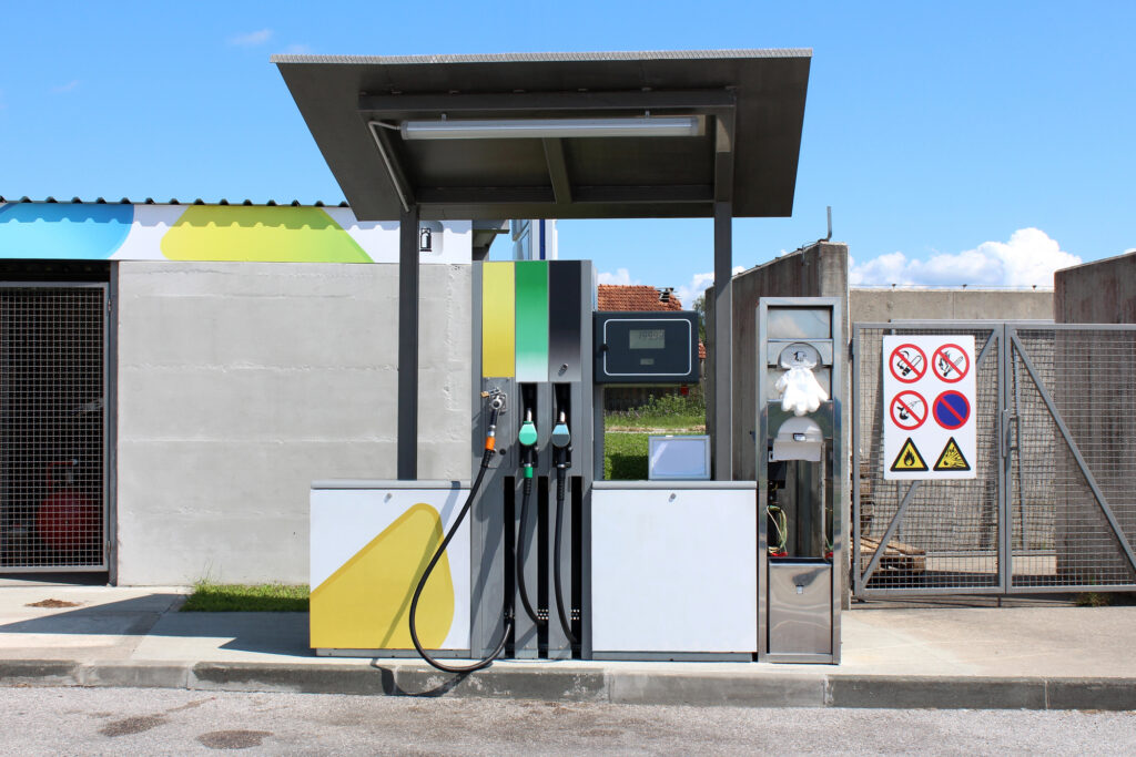 Bomba de gasolinera con gas licuado,Depositphotos - Petróleo y Energía Bomba de gasolinera con gas licuado,Depositphotos