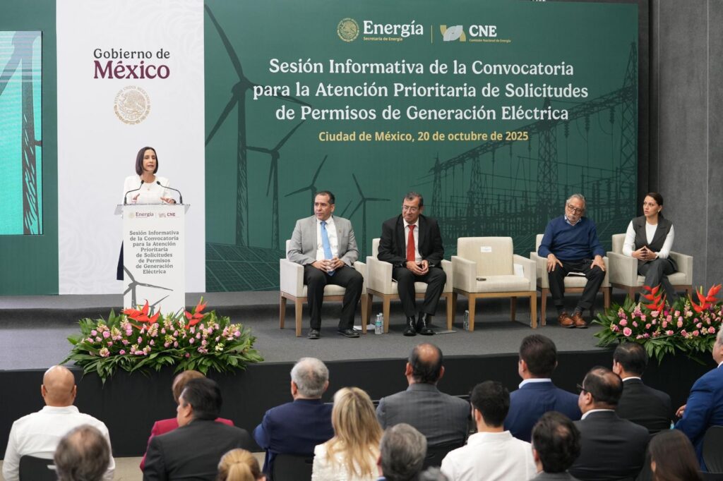 FOTO: https://www.gob.mx/sener/articulos/invita-sener-a-privados-a-invertir-en-generacion-electrica-en-zonas-prioritarias-del-pais - Petróleo y Energía FOTO: https://www.gob.mx/sener/articulos/invita-sener-a-privados-a-invertir-en-generacion-electrica-en-zonas-prioritarias-del-pais
