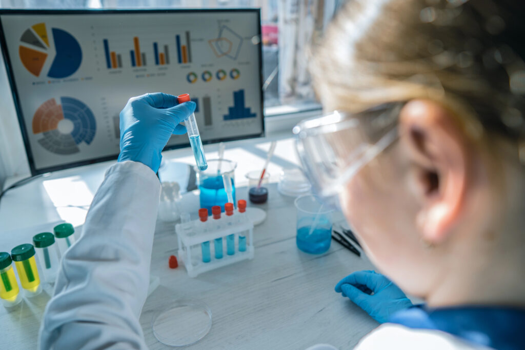 “Laboratorio clínico con tecnología de diagnóstico de última generación” - Petróleo y Energía “Laboratorio clínico de Clinique La Prairie con tecnología de diagnóstico de última generación”