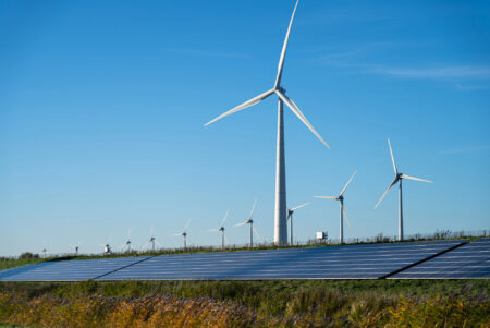 La transición energética desafía la presión política y rompe récord de inversión global