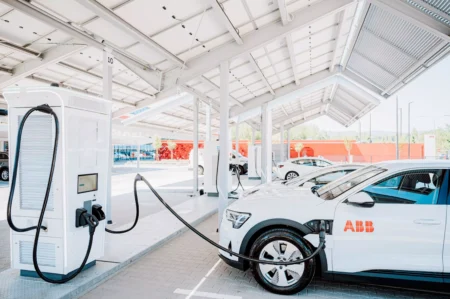 ABB impulsa la electromovilidad en México con soluciones integrales de infraestructura eléctrica