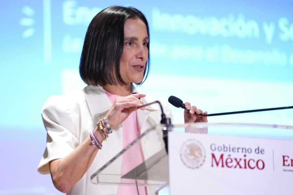 Luz Elena Gonález en la Feria de Energía e Innovación - Petróleo y Energía Luz Elena Gonález en la Feria de Energía e Innovación